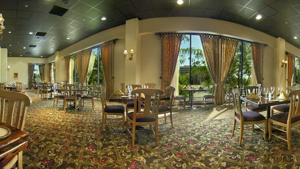Hotel Zessa Orange County Airport, A Doubletree By Hilton Santa Ana Exterior photo