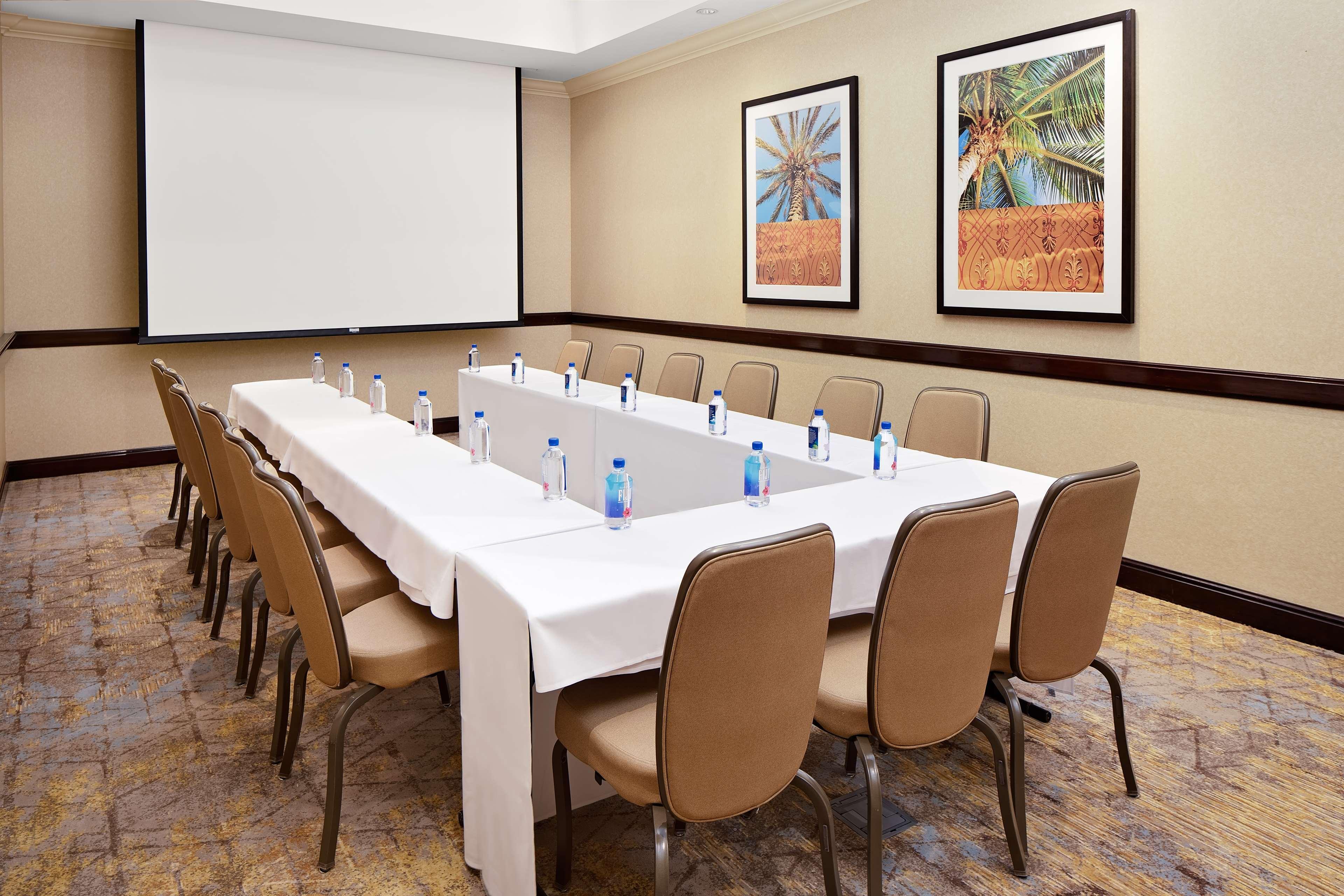 Hotel Zessa Orange County Airport, A Doubletree By Hilton Santa Ana Exterior photo