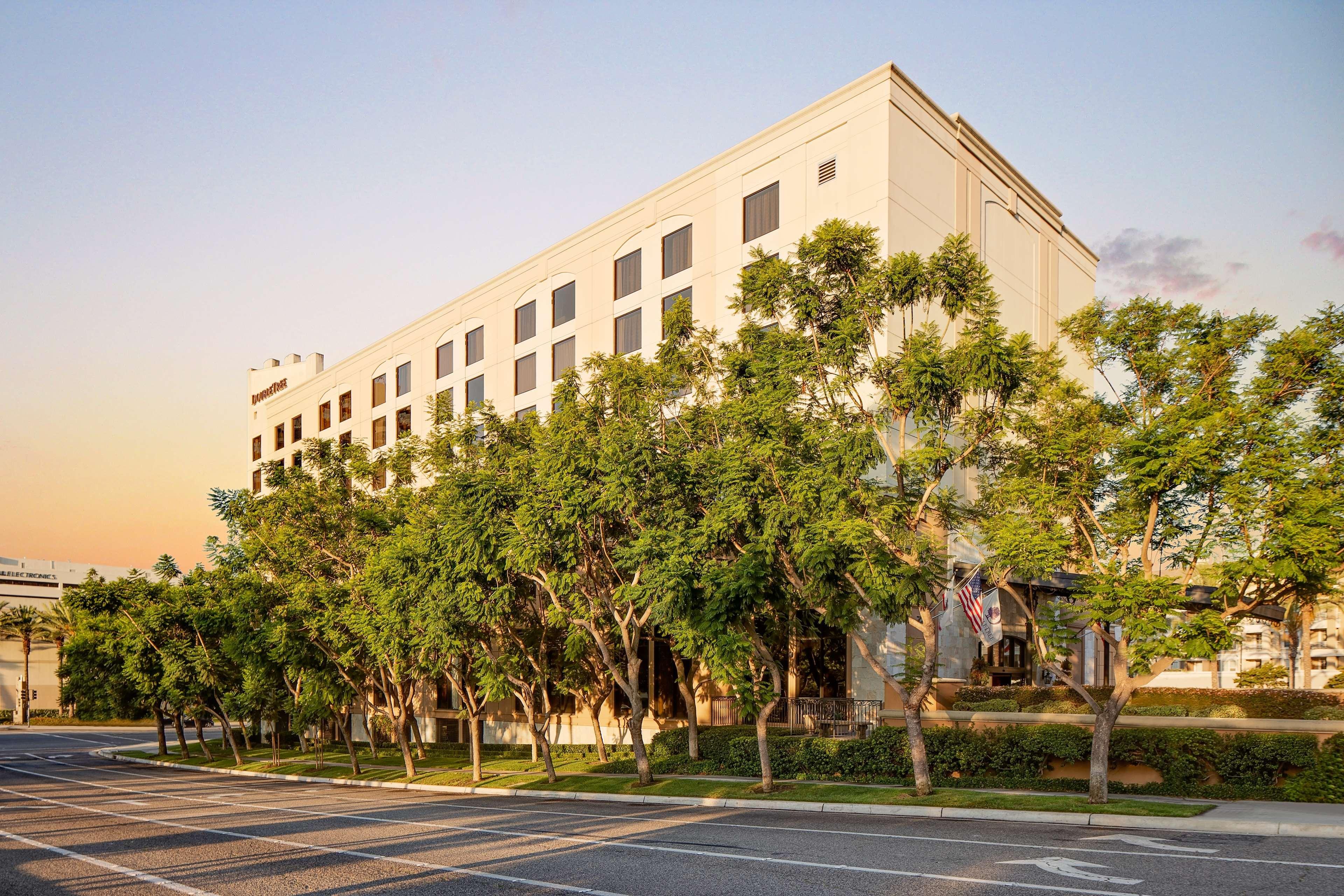 Hotel Zessa Orange County Airport, A Doubletree By Hilton Santa Ana Exterior photo