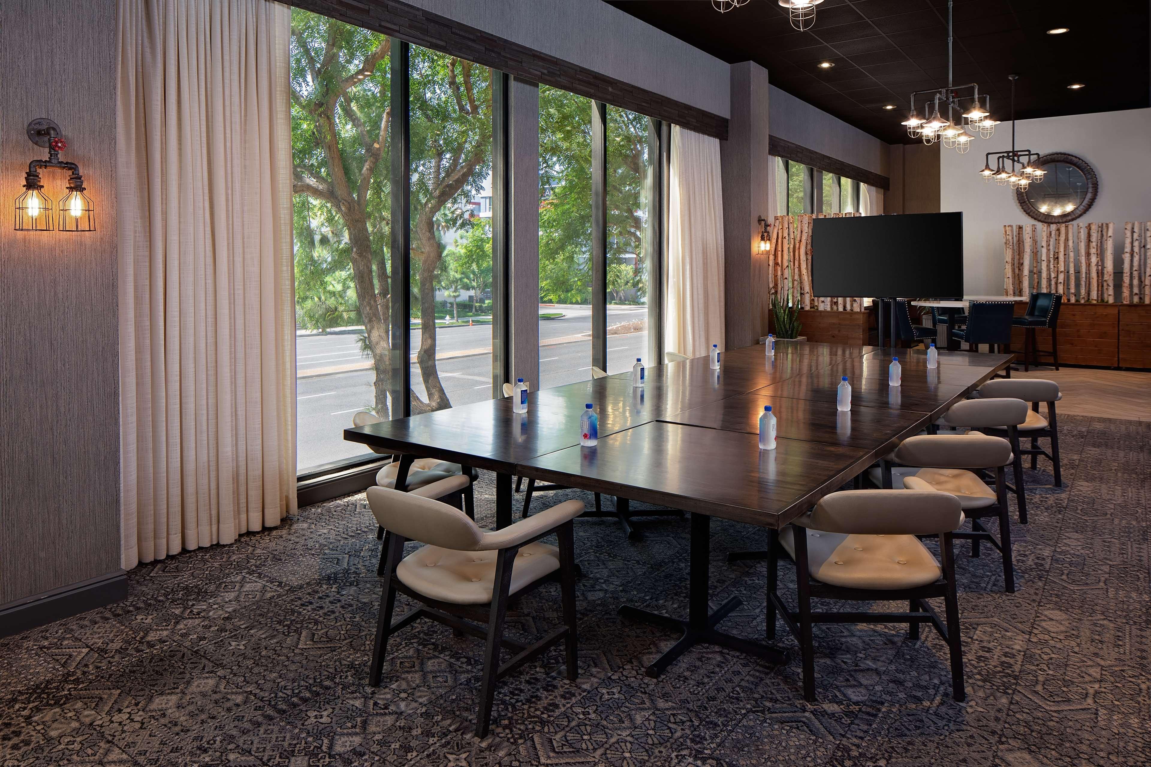 Hotel Zessa Orange County Airport, A Doubletree By Hilton Santa Ana Exterior photo