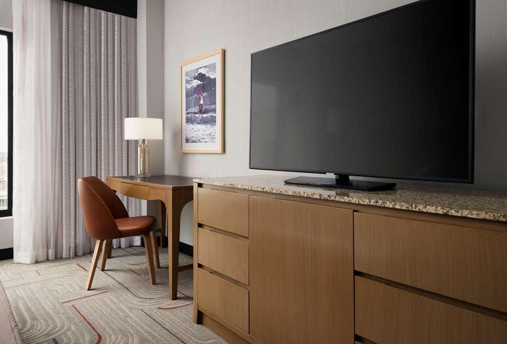Hotel Zessa Orange County Airport, A Doubletree By Hilton Santa Ana Room photo