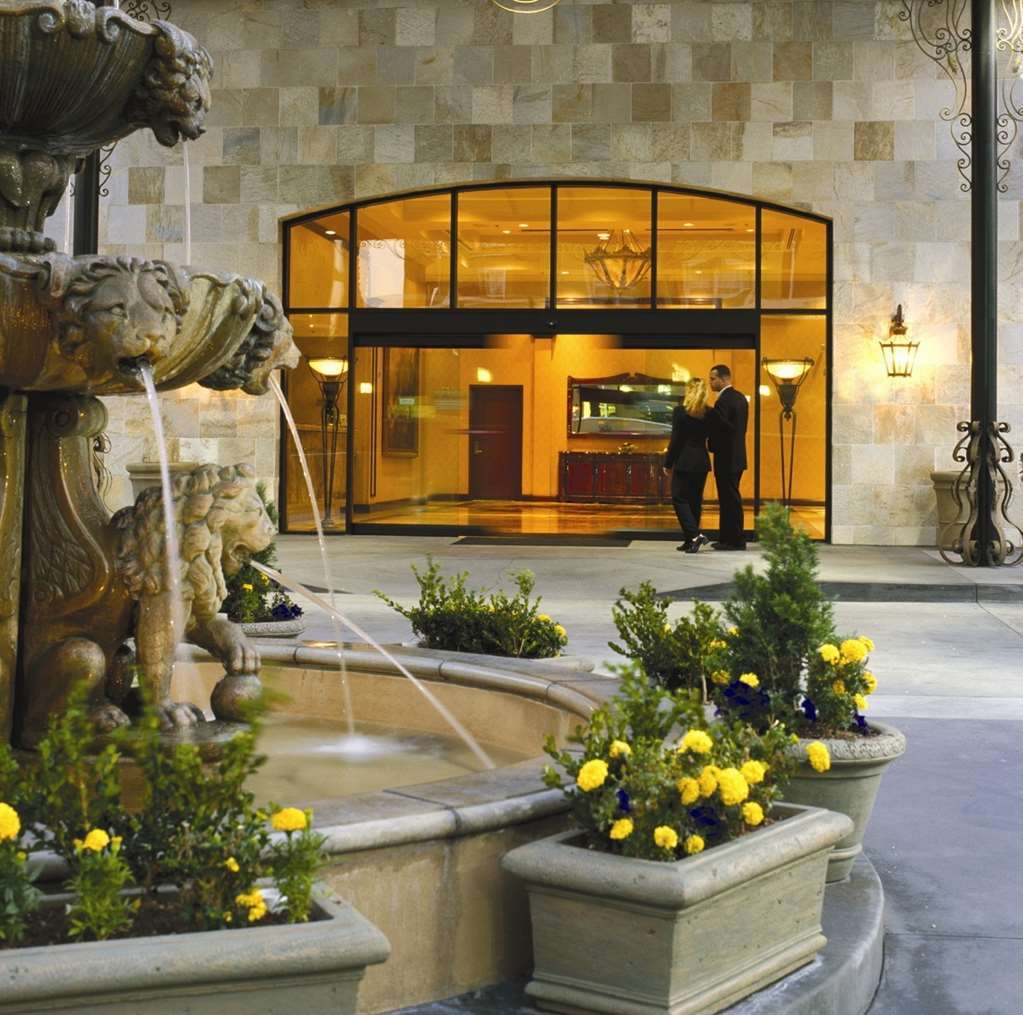 Hotel Zessa Orange County Airport, A Doubletree By Hilton Santa Ana Exterior photo