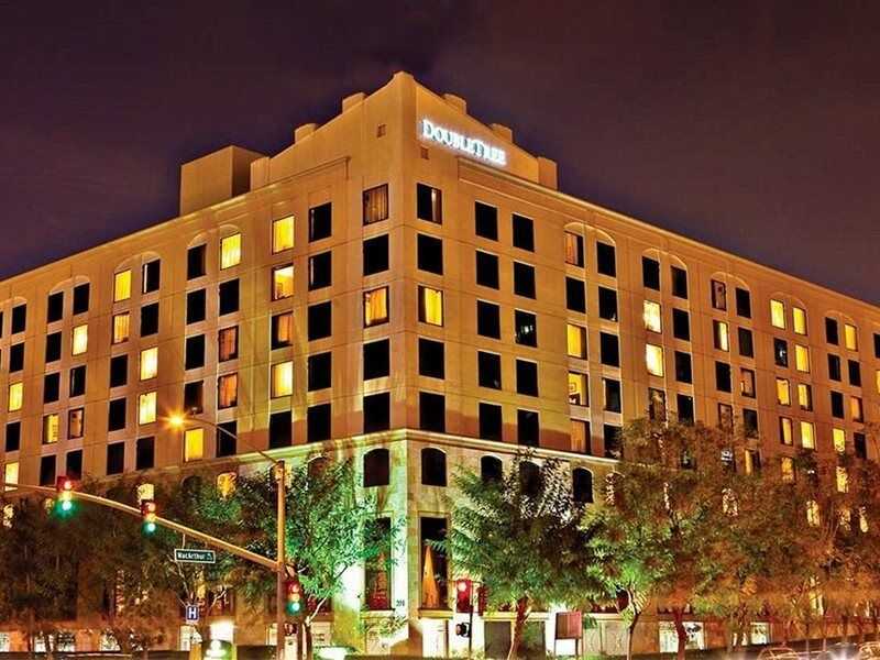 Hotel Zessa Orange County Airport, A Doubletree By Hilton Santa Ana Exterior photo