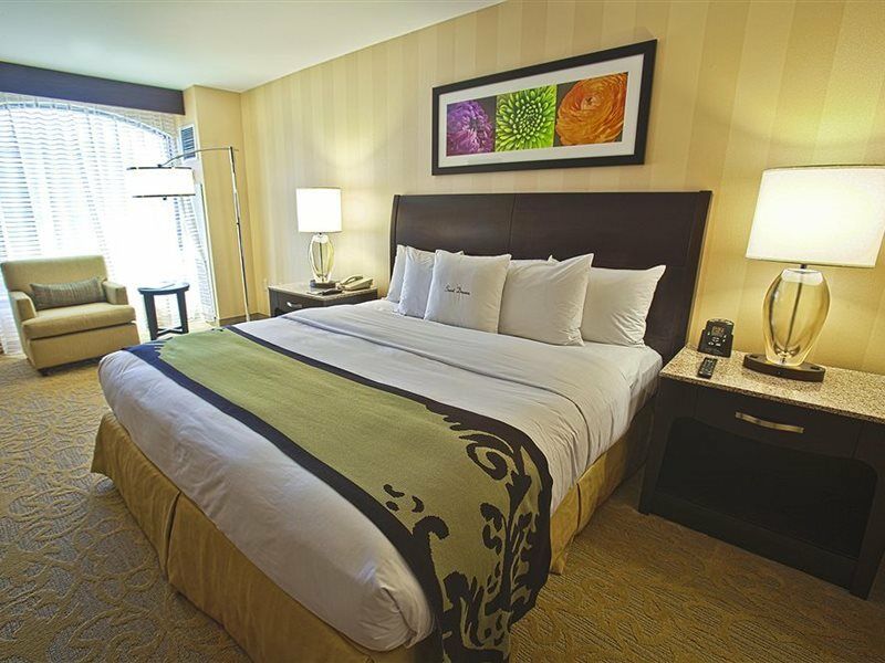 Hotel Zessa Orange County Airport, A Doubletree By Hilton Santa Ana Exterior photo